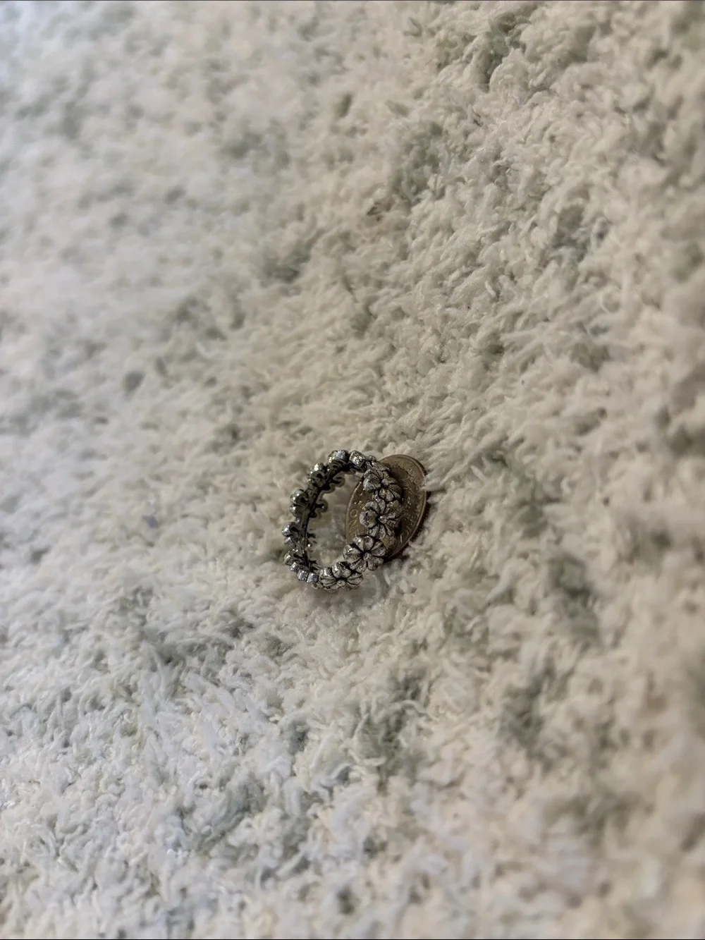 Dainty Silver Toned Daisies Floral Stackable Ring Size 7 NWT